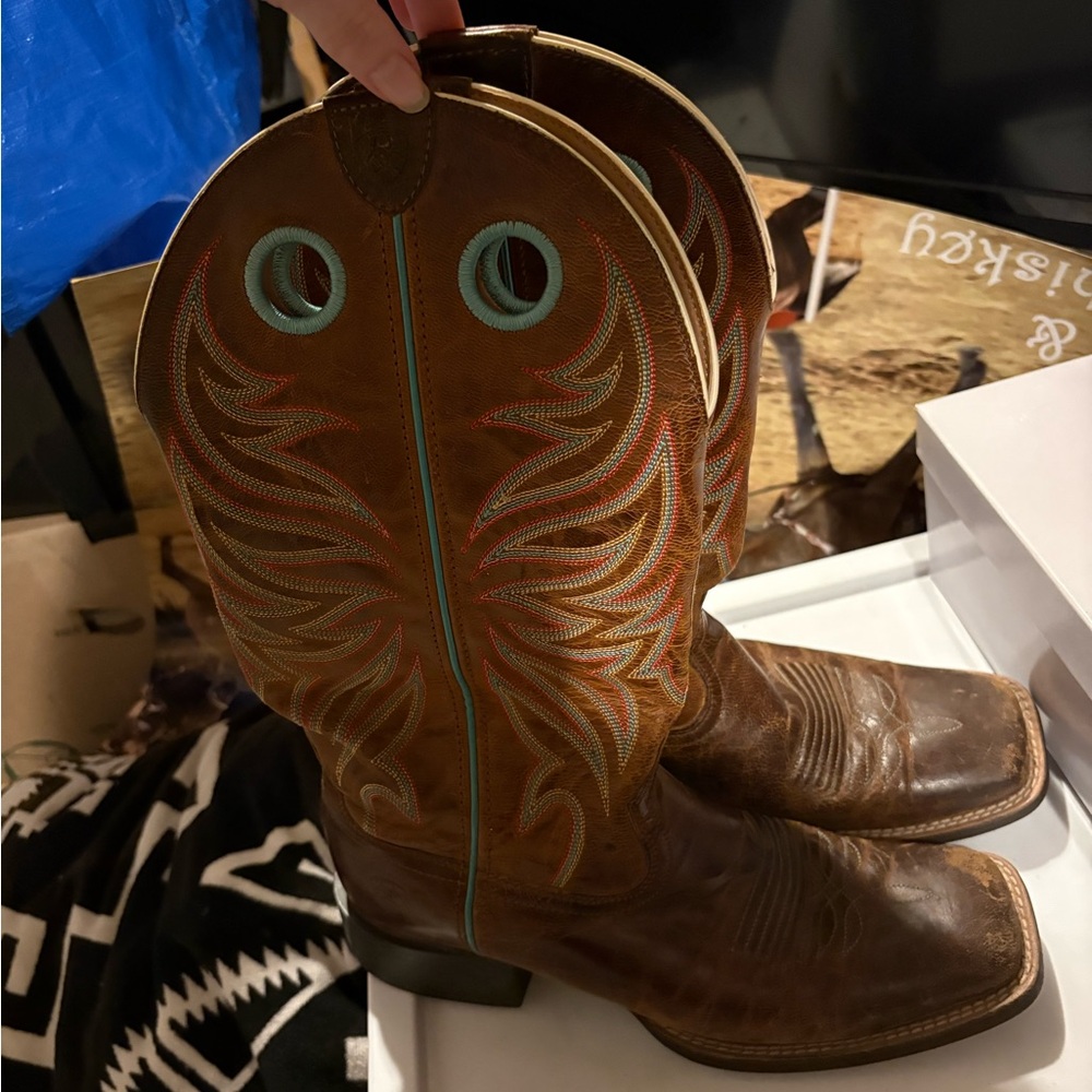Ariat Brown and Tan Western Boots - Picture 2 of 3